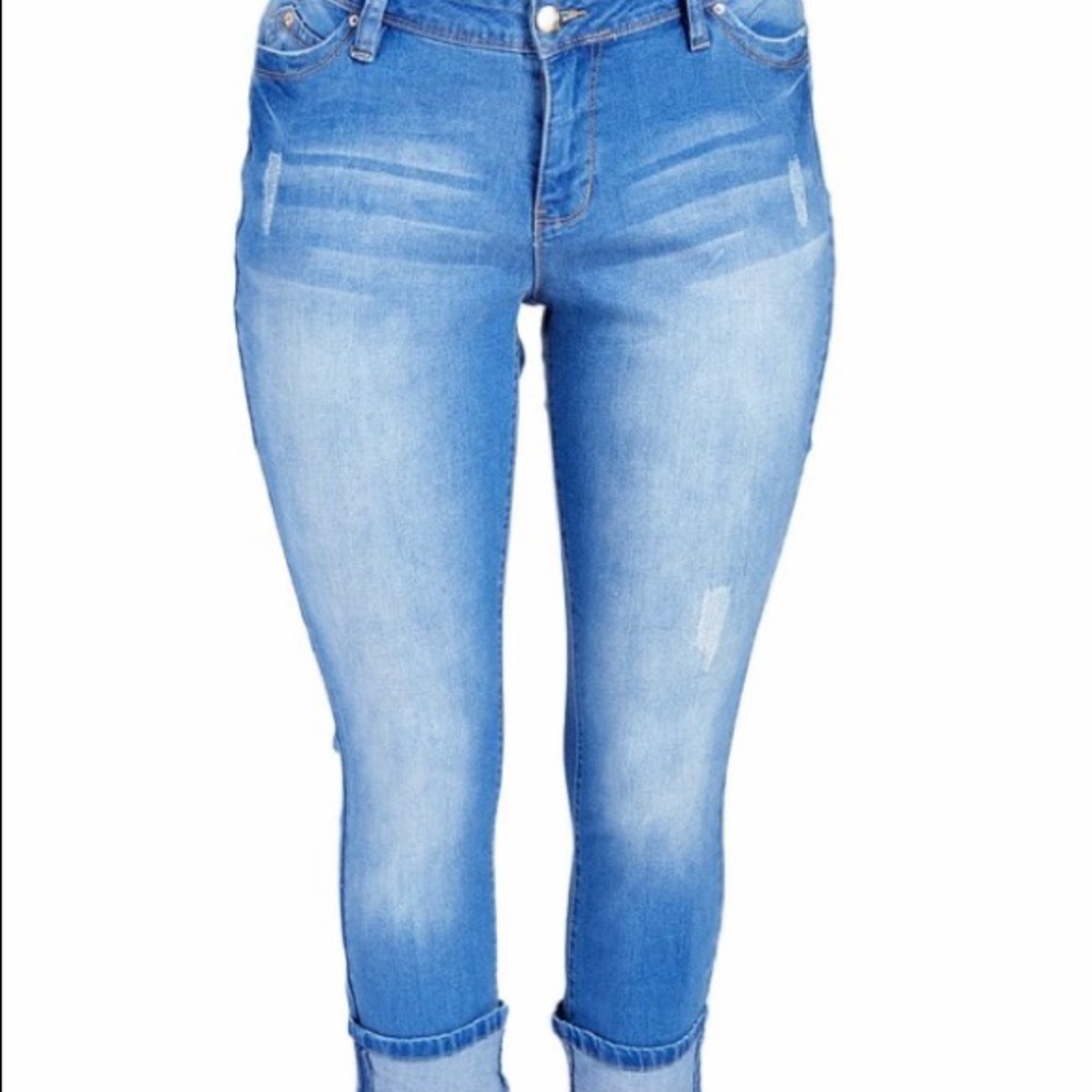 Royalty 16W Capri Jeans New With Tag